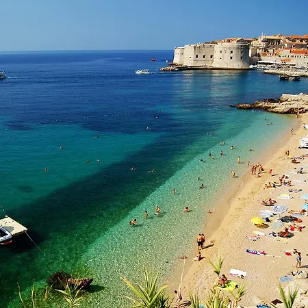 Luxury Beachfront Banje شقة