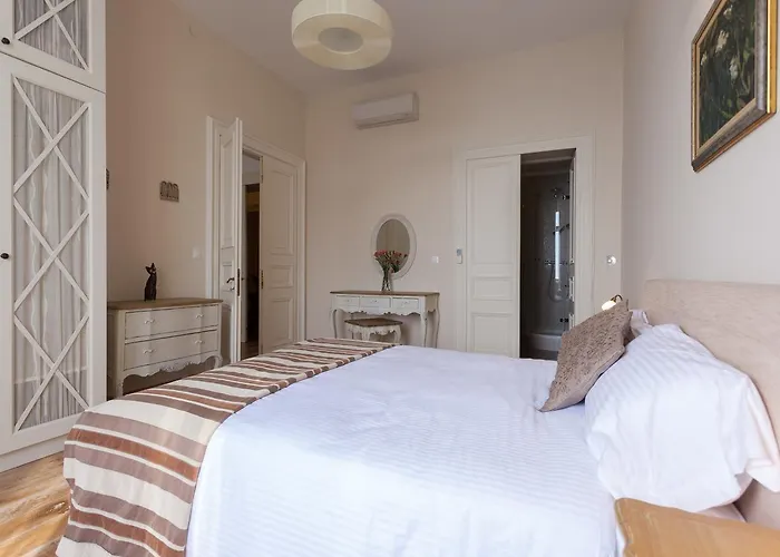 Luxury Beachfront Banje *