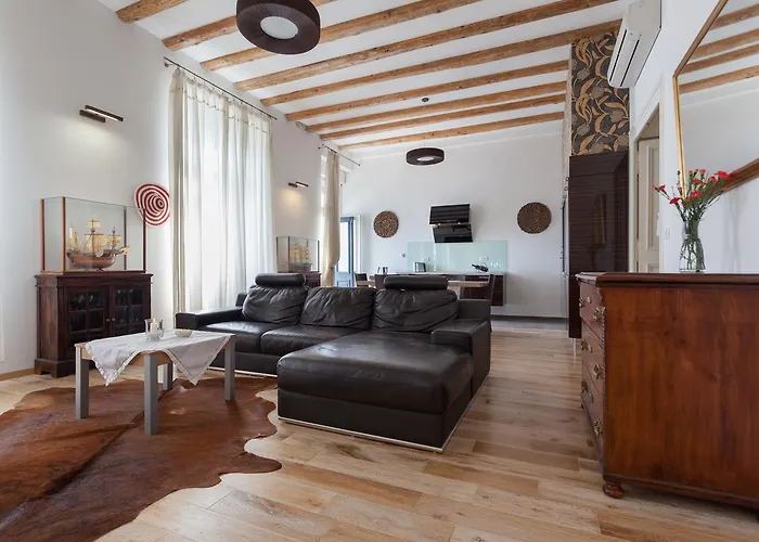 Luxury Beachfront Banje *