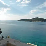 Luxury Beachfront Banje Apartment *