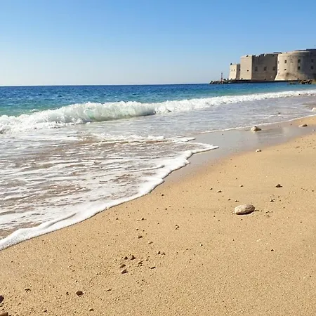 Luxury Beachfront Banje Apartamento