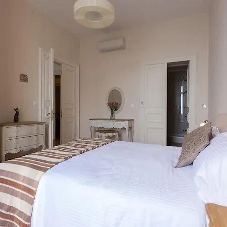 Luxury Beachfront Banje *