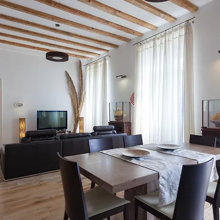 Luxury Beachfront Banje *