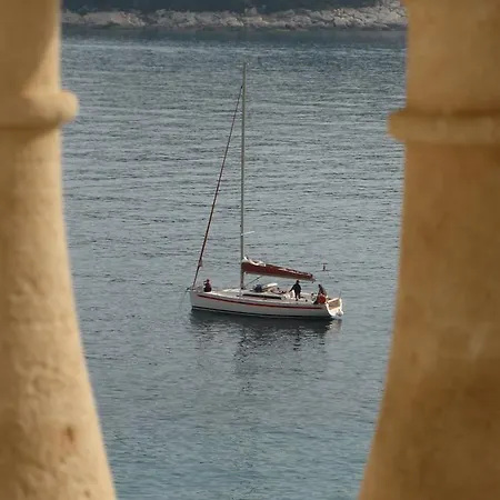 Luxury Beachfront Banje Apartman