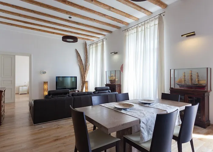 Luxury Beachfront Banje *