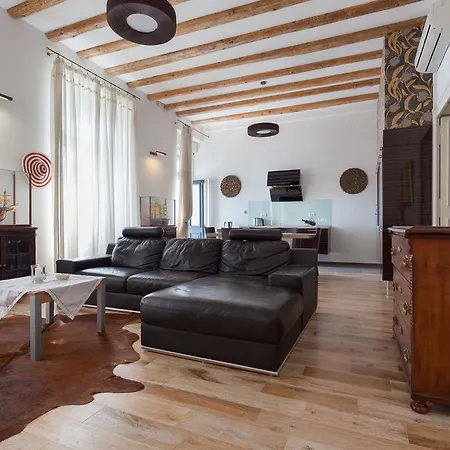 Luxury Beachfront Banje *