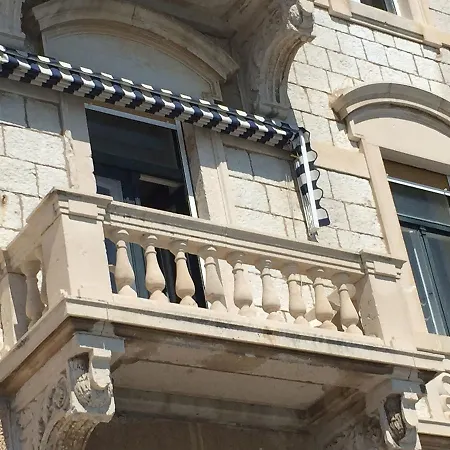 Luxury Beachfront Banje